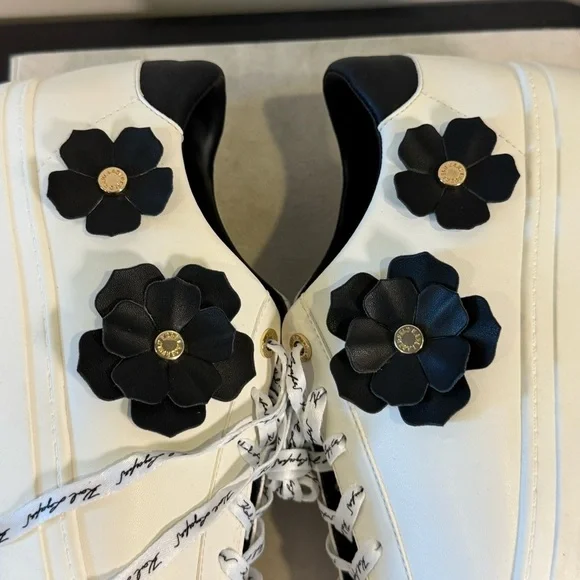 Karl Lagerfeld Women's Paris Crete Flower Sneaker, size 11, NWOT - Picture 13 of 13